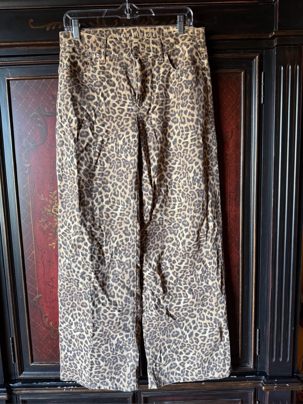 American Eagle Stretch Leopard Low-Rise Baggy Wide-Leg Pants - Picture 6 of 16